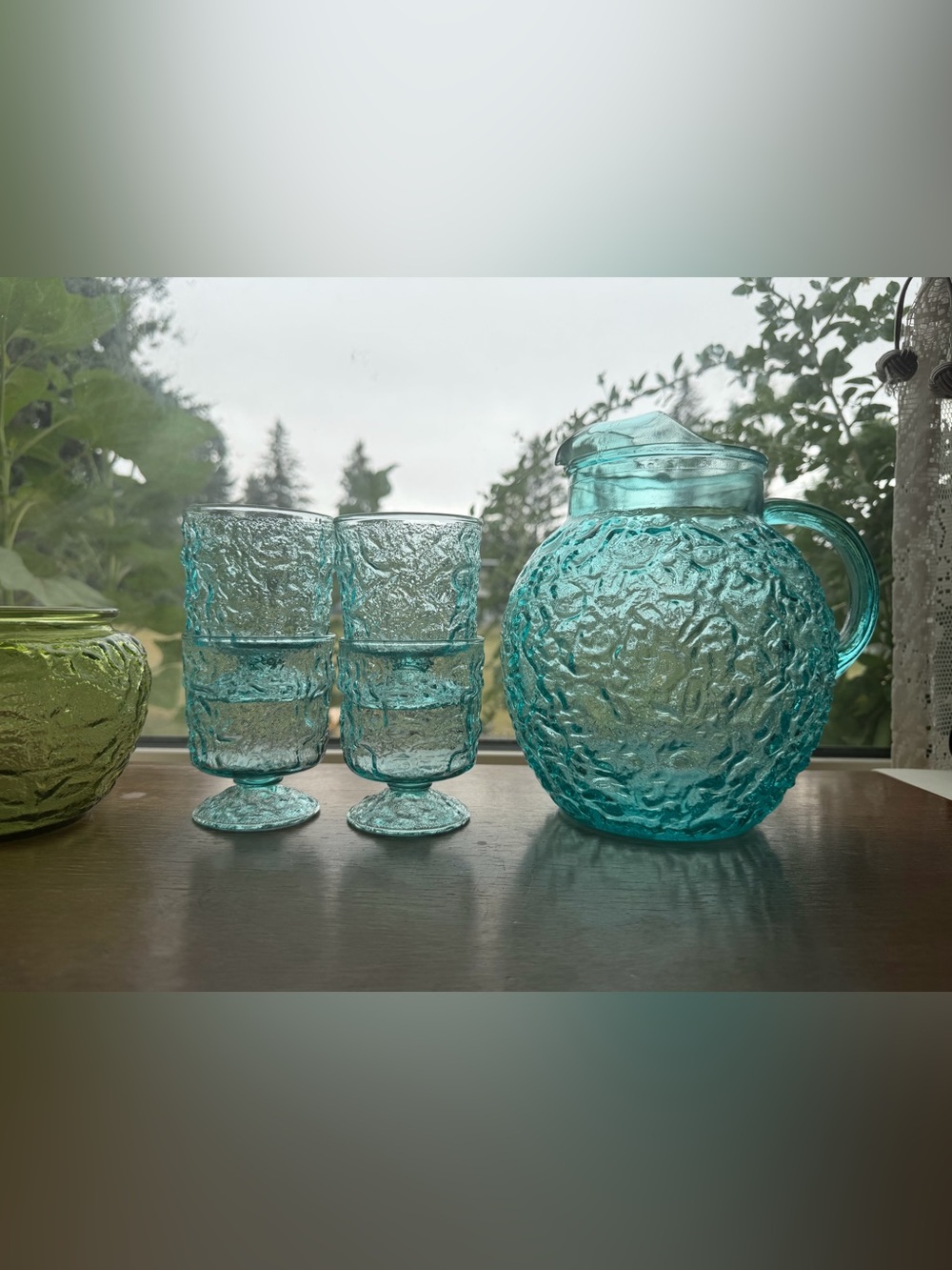 Vintage ANCHOR HOCKING Lido
Milano AQUAMARINE BLUE CRINKLE PITCHER with 4 glass